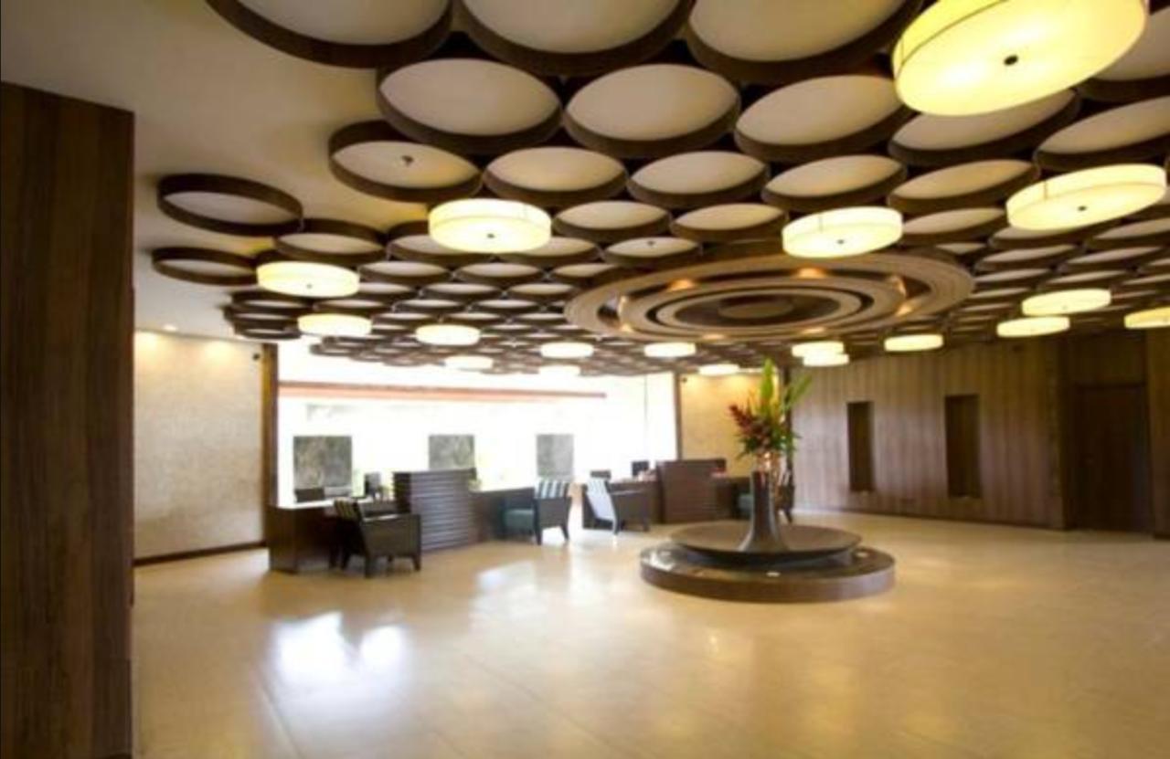 เดอะ เบลเลวู รีสอร์ท ปางเลา ภายนอก รูปภาพ The lobby of the hotel
