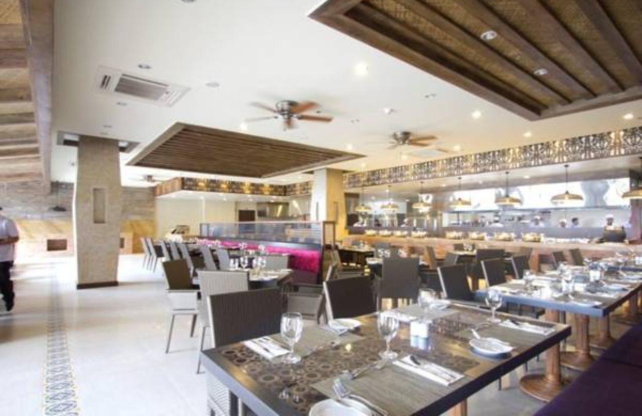 เดอะ เบลเลวู รีสอร์ท ปางเลา ภายนอก รูปภาพ The interior of the restaurant