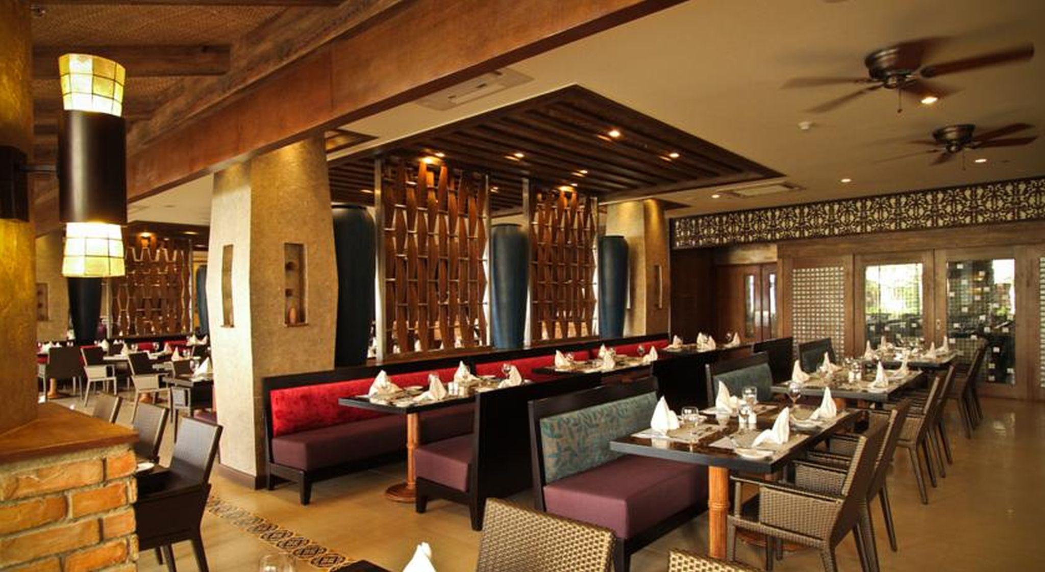 เดอะ เบลเลวู รีสอร์ท ปางเลา ภายนอก รูปภาพ The interior of a restaurant