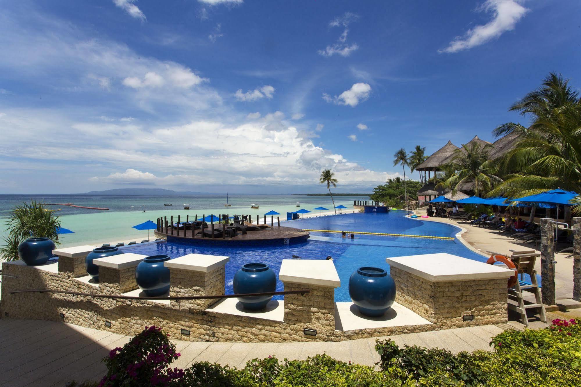 เดอะ เบลเลวู รีสอร์ท ปางเลา ภายนอก รูปภาพ The pool at the Shangri-La resort