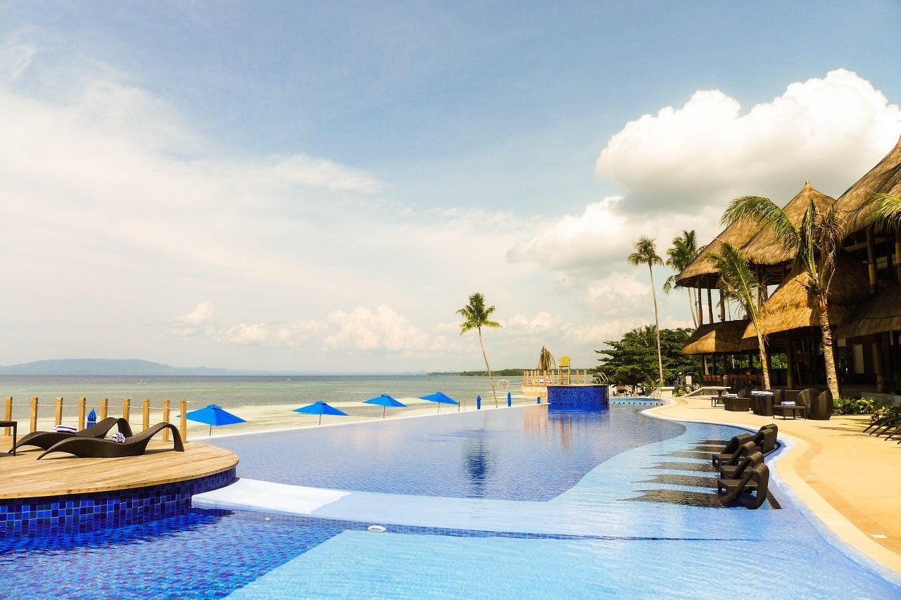 เดอะ เบลเลวู รีสอร์ท ปางเลา ภายนอก รูปภาพ Infinity pool at the beach